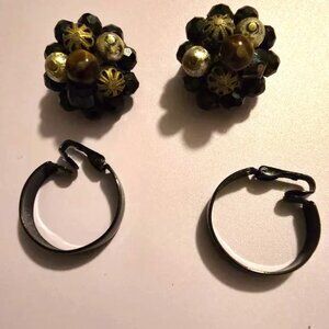 Vintage Western Germany cluster clip-on earrings, black and gold-tone stones